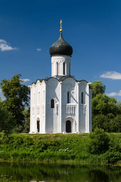 Церковь Покрова на реке Нерль — стоковое фото