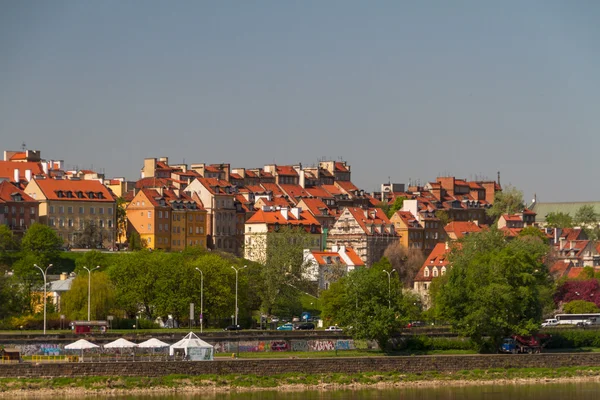 Oude stad door de rivier vistula schilderachtige landschap in de stad — Stockfoto