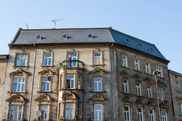 Bela fachada da casa da cidade velha em Cracóvia, Polônia — Fotografia de Stock
