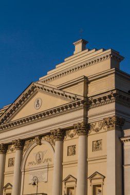 Varşova, Polonya. Saint anne neoklasik Kilisesi eski kasaba Mahallesi. UNESCO Dünya Mirası.