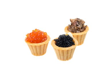 kırmızı, siyah ve mantar havyar ile kanepeler