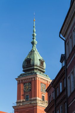 mujeres con coctailVarşova, Polonya. eski şehir - ünlü royal castle. UNESCO Dünya Mirası.