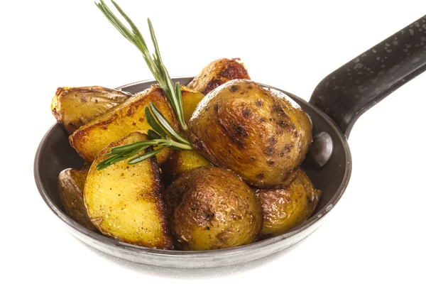 Жареный картофель с розмарином — стоковое фото