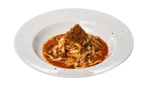 Nudeln mit Tomatensauce Basilikum und geriebenem Parmesan — Stockfoto