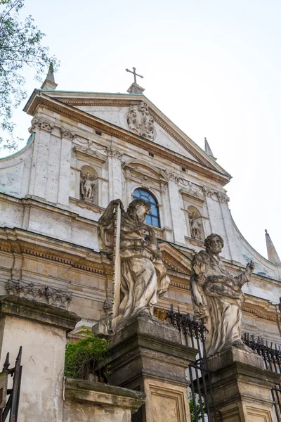 Chiesa dei Santi Pietro e Paolo nel quartiere della Città Vecchia di Cracovia, Polonia — Foto Stock