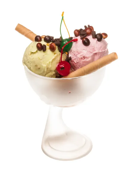Yogur y helado de chocolate en un tazón de cerca — Foto de Stock