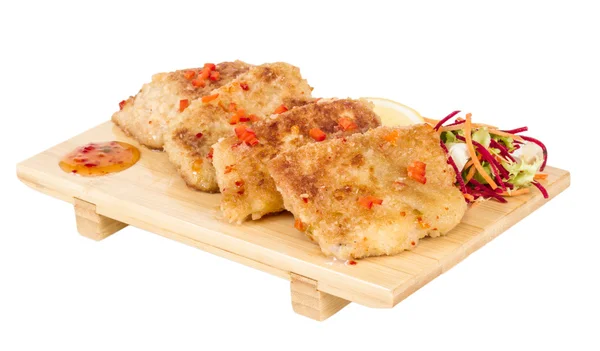 Filetes de pescado frito con ensalada . —  Fotos de Stock