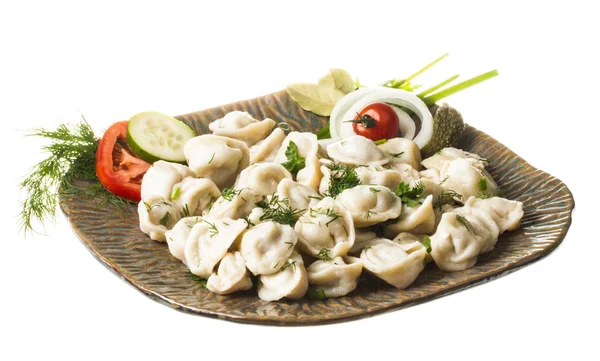 Kom met traditionele Russische schotel - pelmeni — Stockfoto