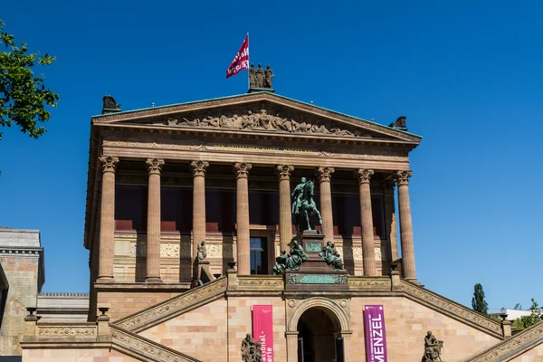 Alte Nationalgalerie на Museumsinsel в Берліні, Німеччина — стокове фото