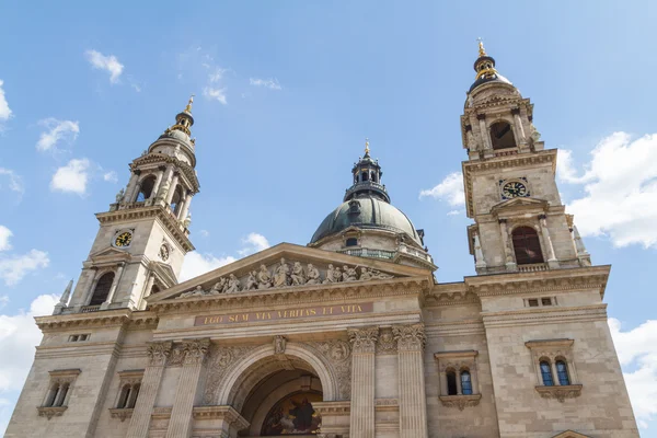 匈牙利布达佩斯的圣斯蒂芬大教堂 — 图库照片