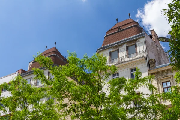 Edificios típicos del siglo XIX en el barrio del Castillo de Buda de Budapest — Foto de Stock