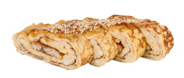 omlet maki sushi - içinde füme yılan balığı bir rulo yaptı. ile tepesinde