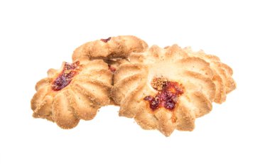 Beyaz arka planda izole edilmiş tatlı kurabiyeler.