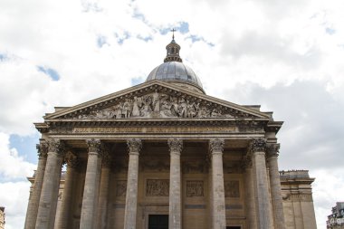 Paris'te bina Panteon
