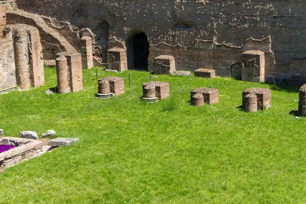 Ruínas romanas em roma, fórum — Fotografia de Stock