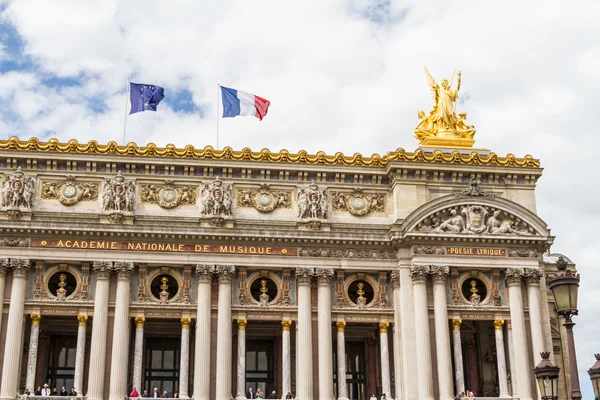 建筑上的细节的歌剧巴黎国民： 正面. — 图库照片