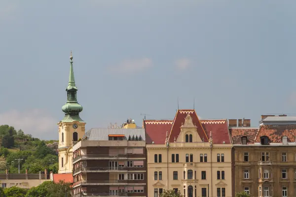 Edificios típicos del siglo XIX en el distrito de Budape del Castillo de Buda — Foto de Stock