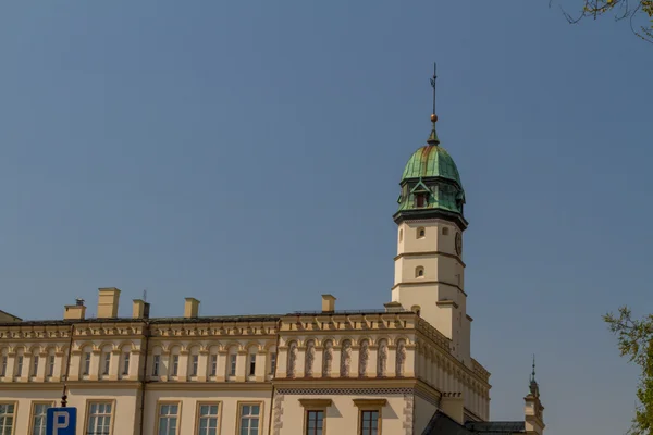 De 15e-eeuwse stadhuis temidden van kazimierz van plac wolnica centrale plein — Zdjęcie stockowe