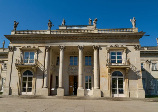 Lazienki-palatset i Lazienkiparken, Warszawa. Lazienki krolewskie. — Stockfoto