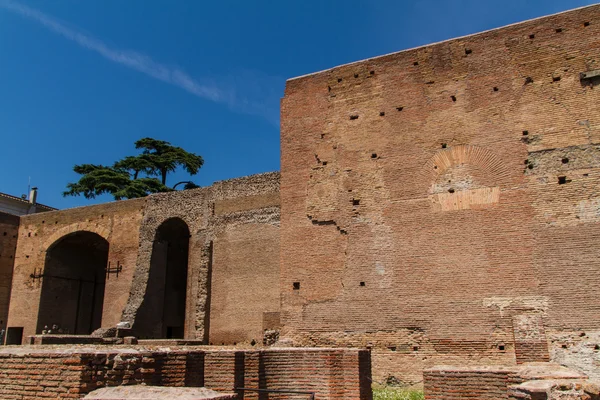 Руины в Риме, форум — стоковое фото