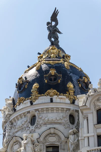 Metropolia budynek fasada położony jest w Madrycie, Hiszpania — Zdjęcie stockowe
