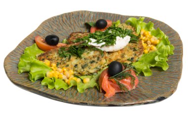 patates somon bir tabak kızarmış pirzola