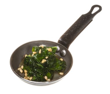 Kavrulmuş tavada haşlanmış ıspanak.