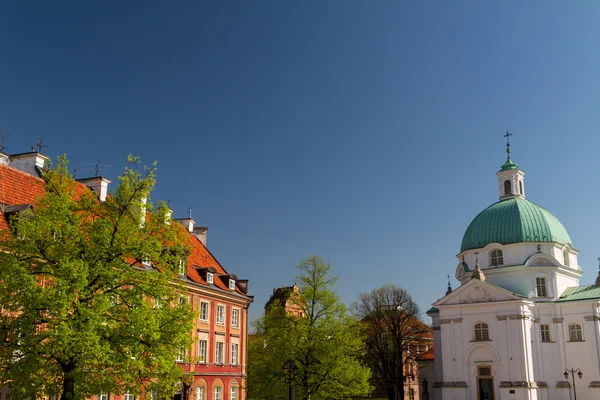 St. Kazimierz Kerk op het Nieuwe Stadsplein in Warschau, Polen — Stockfoto