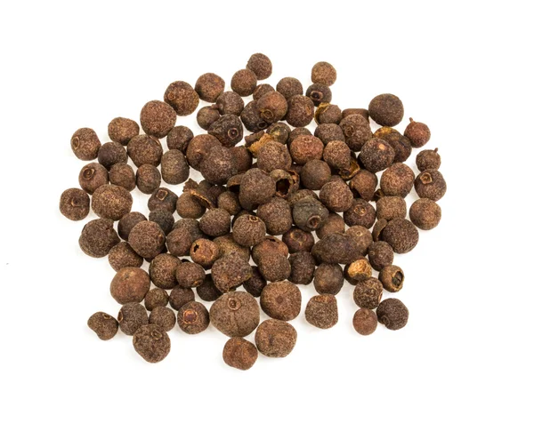 Mucchio di semi di pepe isolato su sfondo bianco — Foto Stock