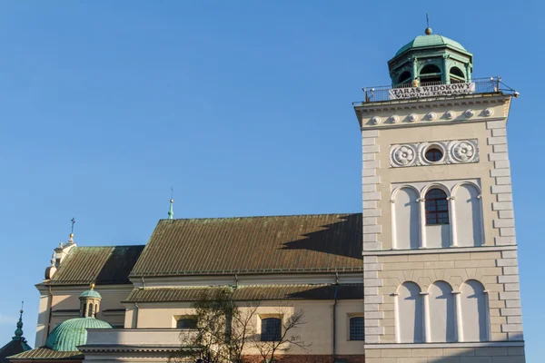 Warsaw, Lengyelország. Szent Anna klasszicista templom, a régi városrészben. UNESCO Világörökség. — Stock Fotó