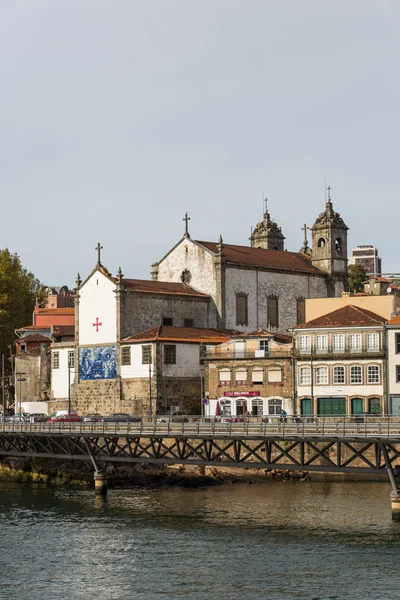 Veduta della città di Porto sulla riva del fiume (quartiere Ribeira ) — Foto Stock