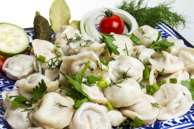 geleneksel Rus yemeği - mantı kase