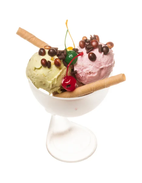 Yogur y helado de chocolate en un tazón de cerca —  Fotos de Stock