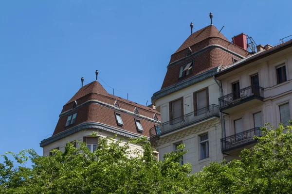 Edificios típicos del siglo XIX en el barrio del Castillo de Buda de Budapest — Foto de Stock