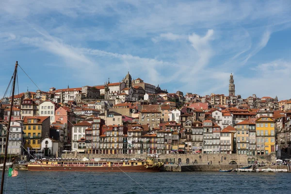 Vue de la ville de Porto au bord de la rivière (quartier Ribeira) ) — Photo