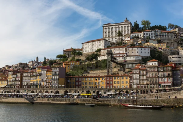Pemandangan kota Porto di tepi sungai — Stok Foto