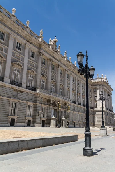 Βασιλικό παλάτι στο Μαδρίτη Ισπανία - αρχιτεκτονική φόντο — Φωτογραφία Αρχείου