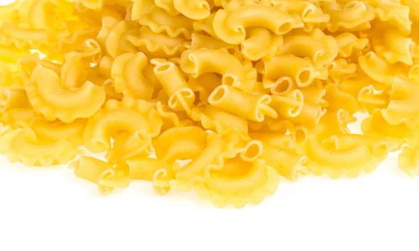 Pasta italiana (maccheroni) isolata su fondo bianco — Foto Stock
