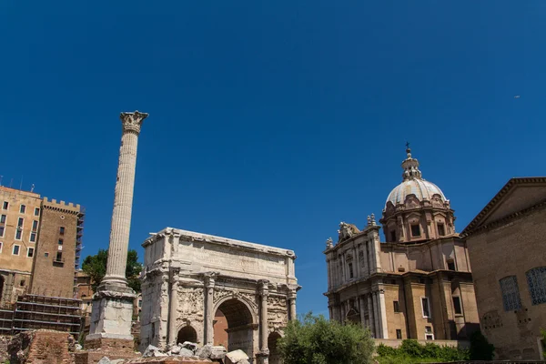 Ruínas romanas em roma, fórum — Fotografia de Stock