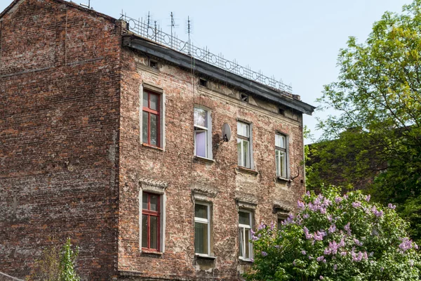 Piękna fasada starej kamienicy w Kraków, Polska — Zdjęcie stockowe