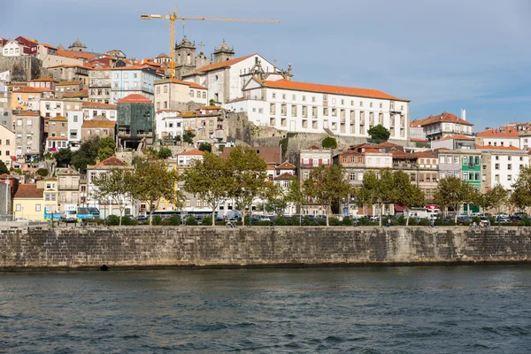 Вид на город Порту на берегу реки — стоковое фото