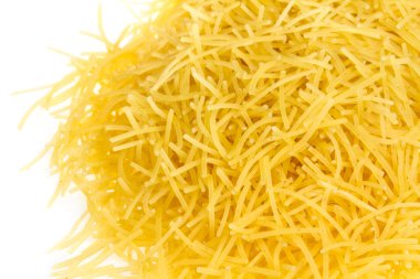 Beyaz zemin üzerinde izole İtalyan makarnası (makarna)