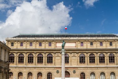 güzel Paris sokaklarında