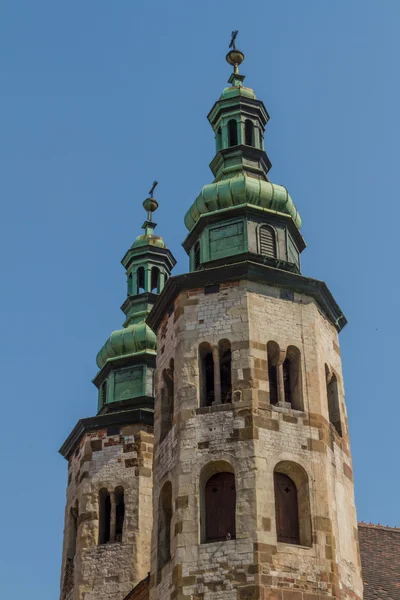 크 라 코 프에서 세인트 앤드류의 로마네스크 교회 타워 — 스톡 사진