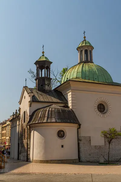 St. james kerk op het hoofdplein van Krakau, Polen — Stockfoto