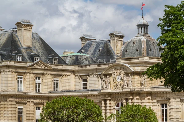 Fasáda Lucemburského paláce (palais de luxembourg) v Paříži, — Stock fotografie