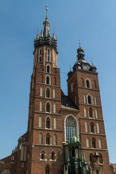 Bazyliki Mariackiej (Kościół Mariacki) - słynny Cegła gotycka chur — Zdjęcie stockowe