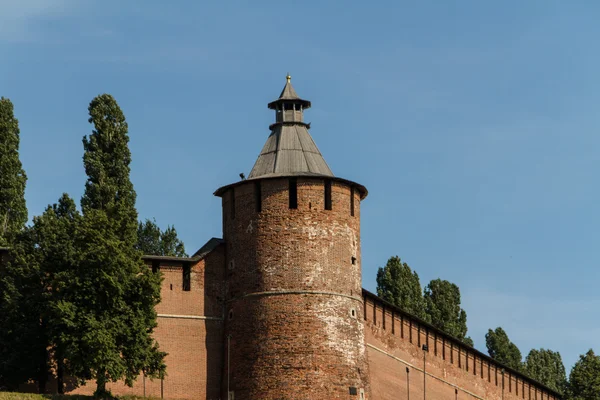 Parede do Kremlin em Nizhny Novgorod no verão. Rússia — Fotografia de Stock