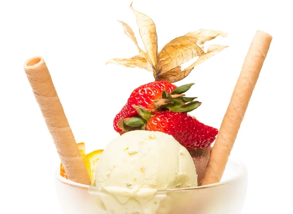 Yogur y helado de chocolate en un tazón de cerca — Foto de Stock