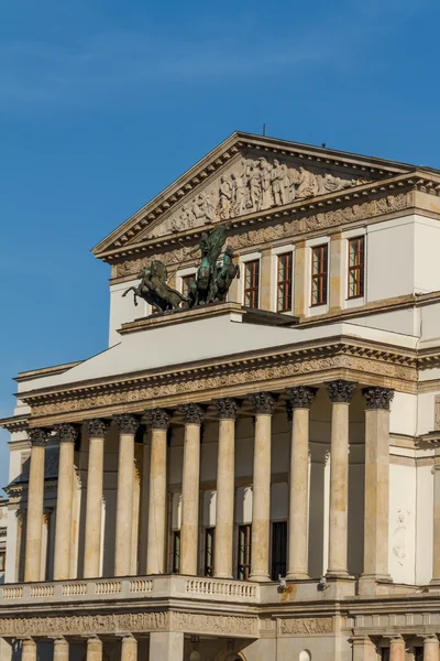 Varsovia, Polonia: construcción de la Ópera Nacional y el Teatro Nacional —  Fotos de Stock